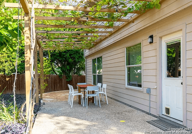 San Antonio House: 10031 Moffitt Dr