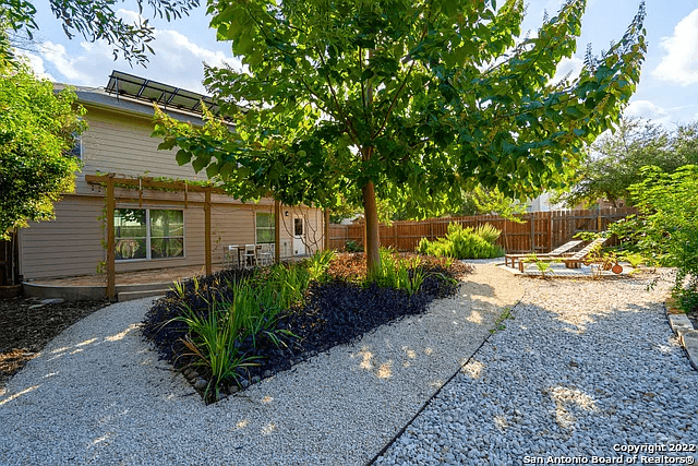 San Antonio House: 10031 Moffitt Dr