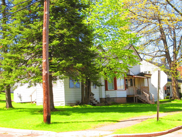 Bessemer Apartment: 411 E Longyear St