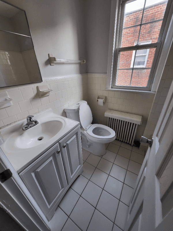 Hyattsville Apartment: 4112 Queensbury Rd