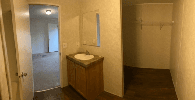 Springfield House: 101 Sparrow Ln