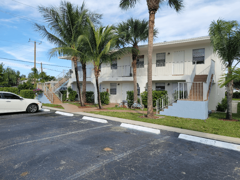 Deerfield Beach Apartment: 236 SE 9th Ave