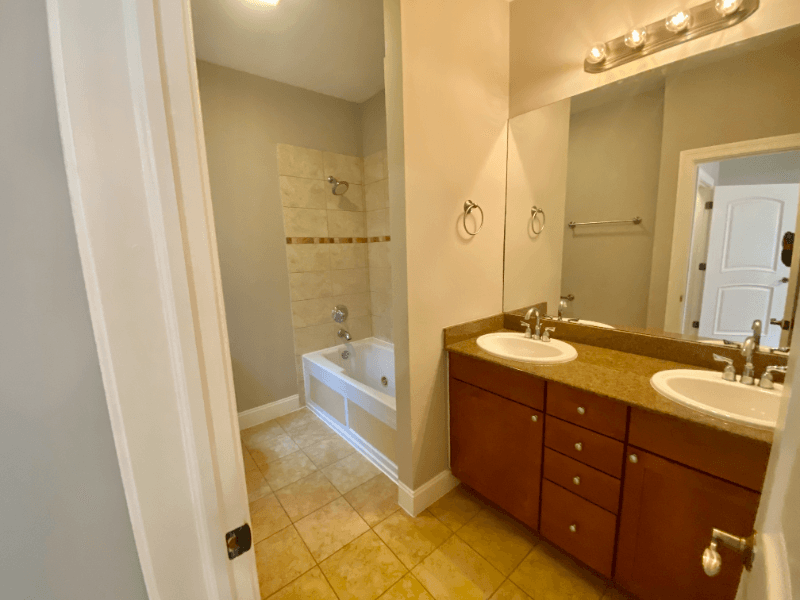 Chicago Apartment: 6557 S Minerva Ave