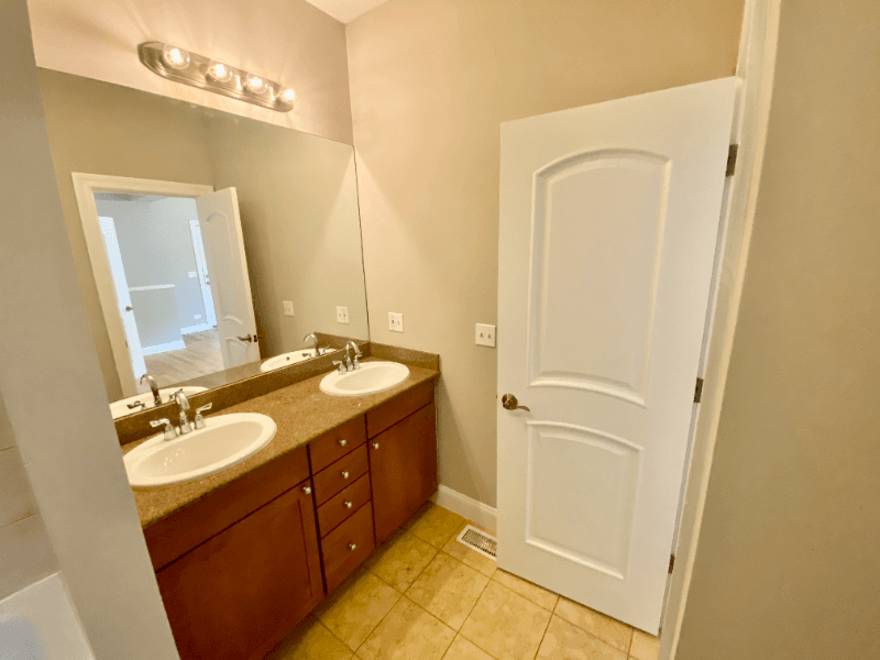 Chicago Apartment: 6557 S Minerva Ave