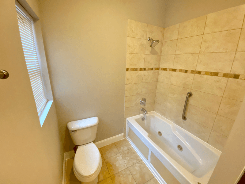 Chicago Apartment: 6557 S Minerva Ave