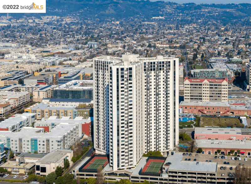 Emeryville Condo: 6363 Christie Ave