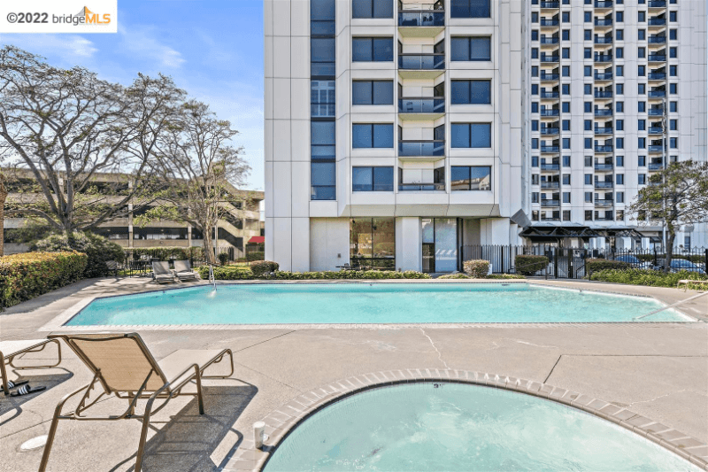 Emeryville Condo: 6363 Christie Ave