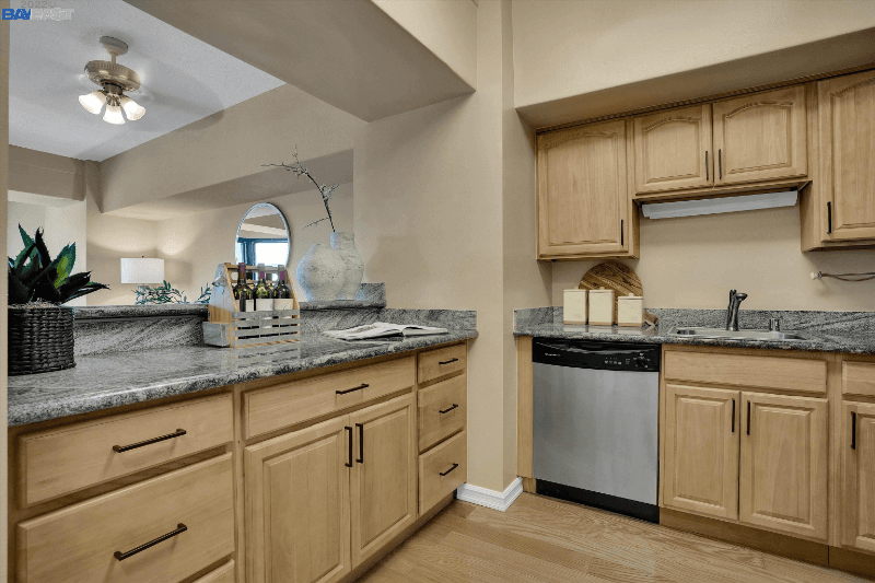 Emeryville Condo: 6363 Christie Ave