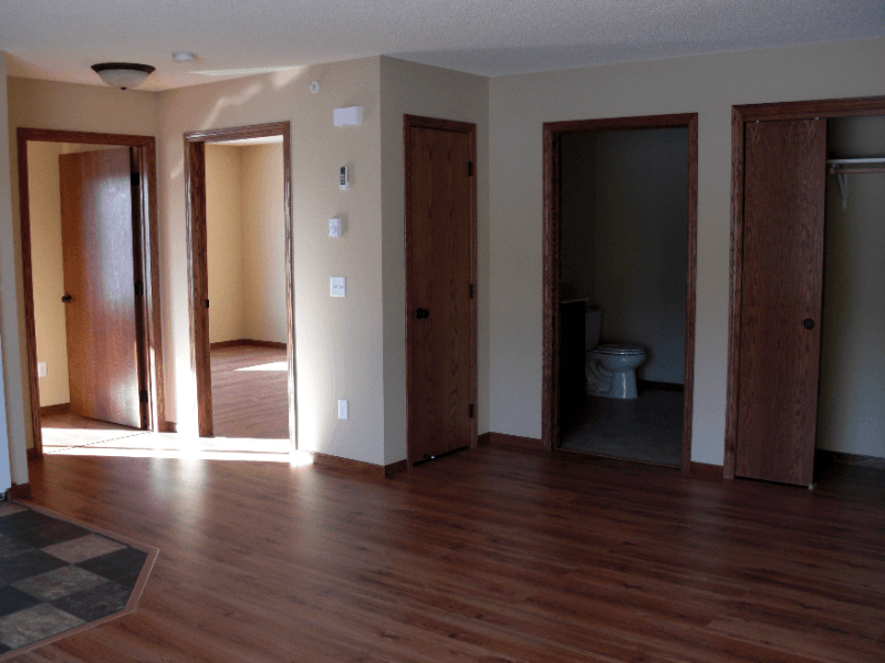 Cambridge Apartment: 355 Horseshoe Dr
