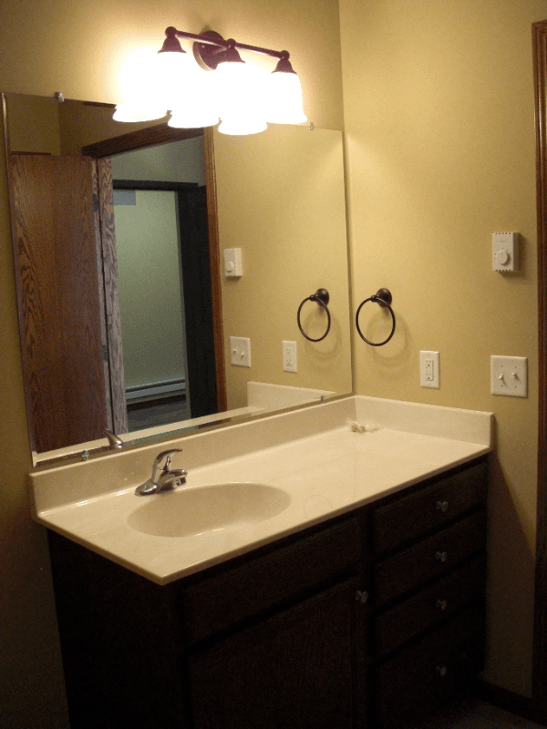 Cambridge Apartment: 355 Horseshoe Dr