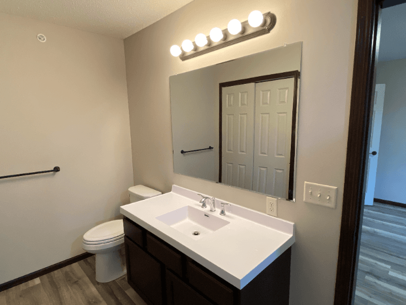 Cambridge Townhome: 2200 4th Ln SE