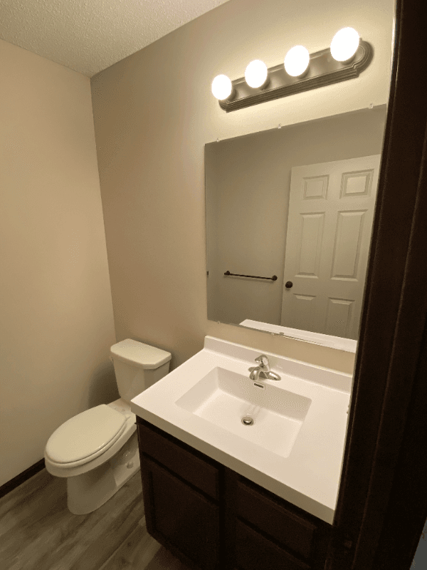 Cambridge Townhome: 2100 4th Ln SE, Cambridge MN