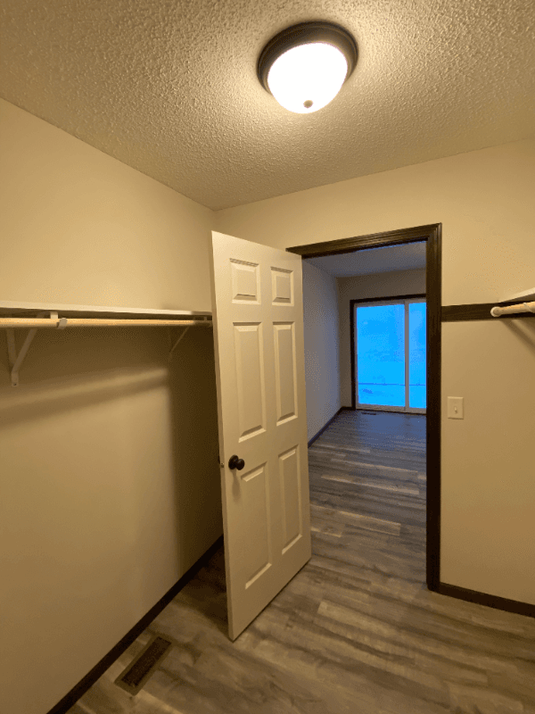 Cambridge Townhome: 2100 4th Ln SE, Cambridge MN