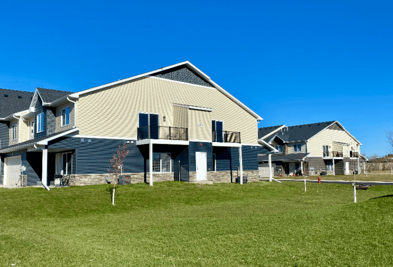 Cambridge Townhome: 2020 4th Ln SE