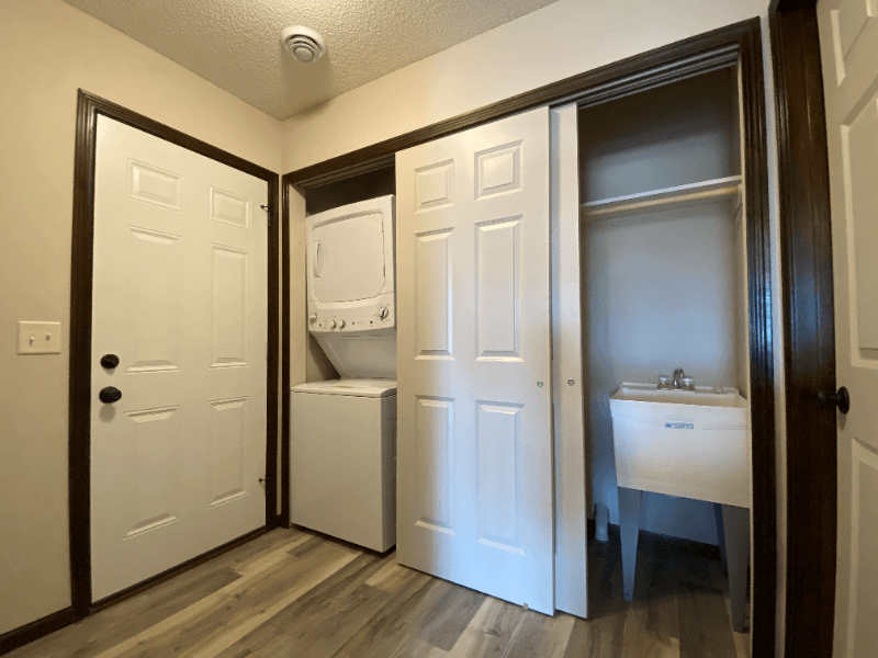 Cambridge Townhome: 2020 4th Ln SE