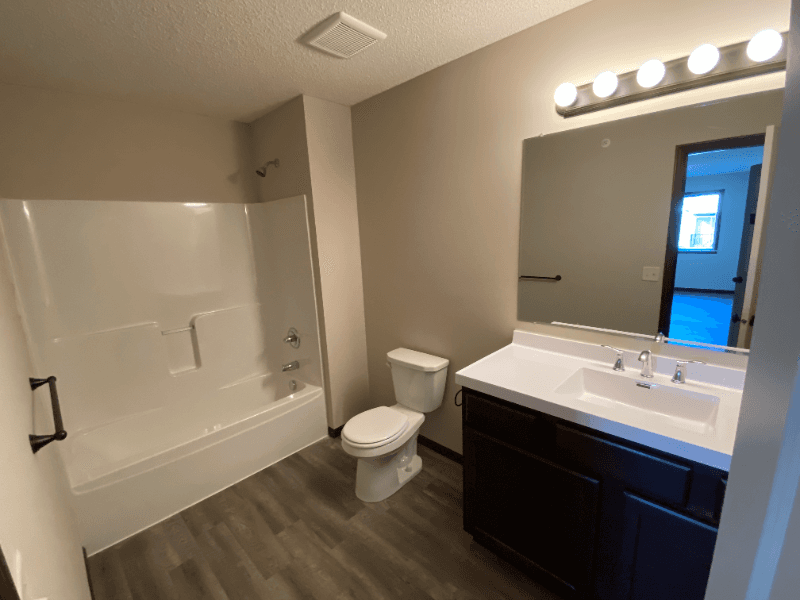 Cambridge Townhome: 2020 4th Ln SE