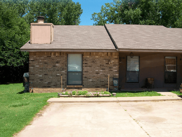 Noble Multiplex: 1019 Aspen Cir