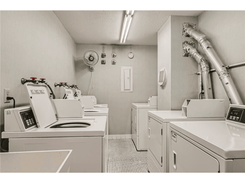 Roseville Condo: 2720 Dale St N