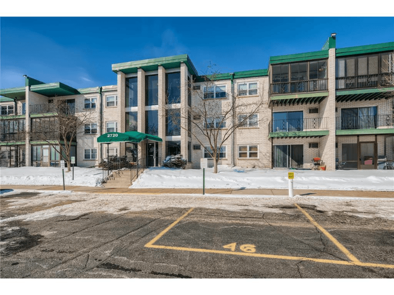 Roseville Condo: 2720 Dale St N
