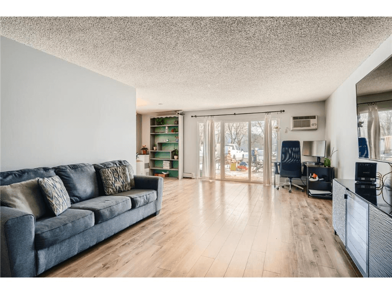 Roseville Condo: 2720 Dale St N