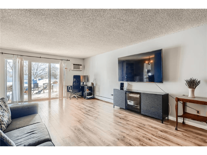 Roseville Condo: 2720 Dale St N