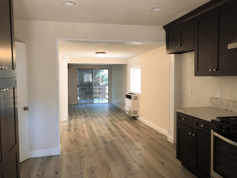 Crestline House: 22822 Azalia Ln
