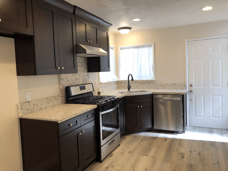 Crestline House: 22822 Azalia Ln