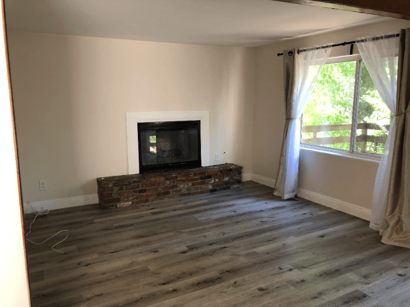Crestline House: 22822 Azalia Ln