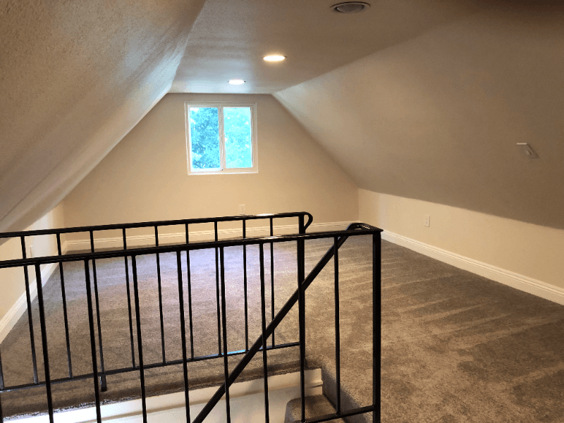 Crestline House: 22822 Azalia Ln