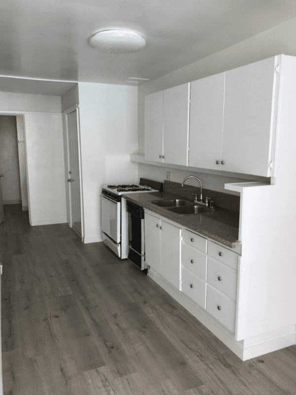 Signal Hill Apartment: 2185 E 21st St