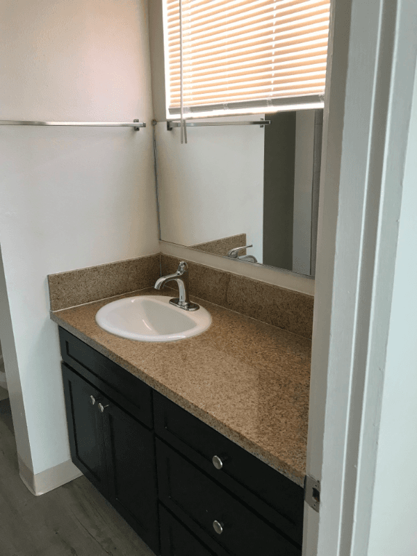 Signal Hill Apartment: 2185 E 21st St