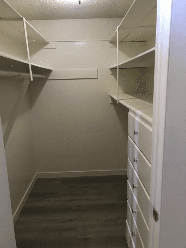 Signal Hill Apartment: 2185 E 21st St