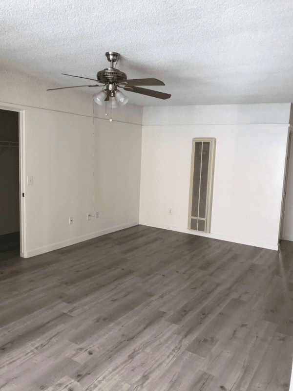 Signal Hill Apartment: 2185 E 21st St