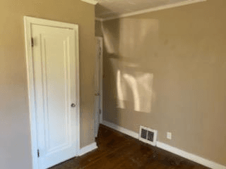 Peoria House: 1528 S Easton Ave