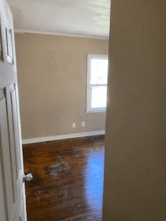 Peoria House: 1528 S Easton Ave