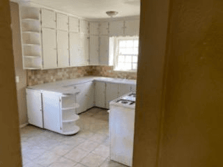 Peoria House: 1528 S Easton Ave