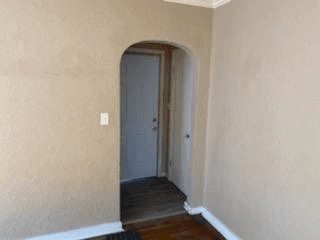 Peoria House: 1528 S Easton Ave