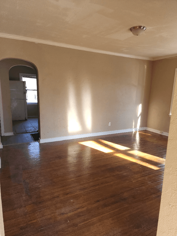 Peoria House: 1528 S Easton Ave