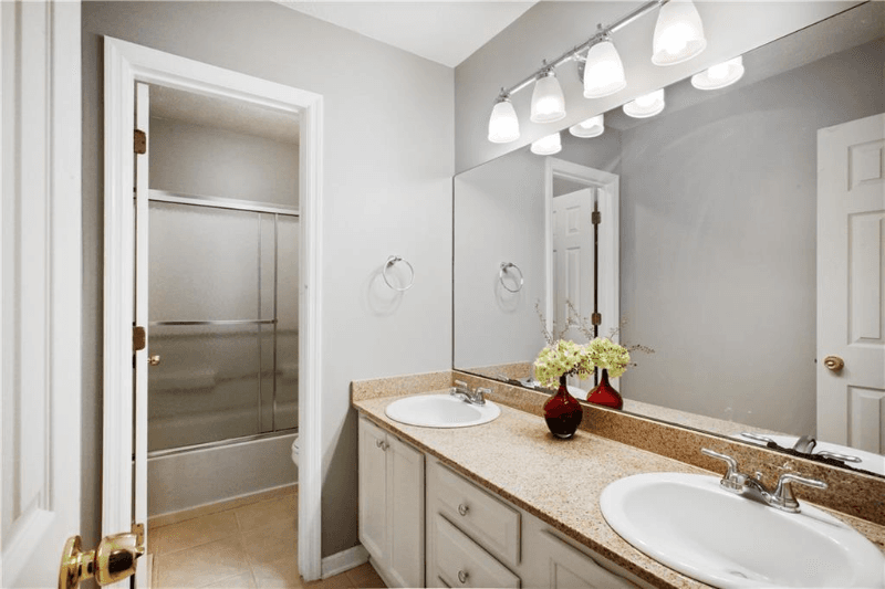Acworth House: 1825 Hickory Creek Ct NW