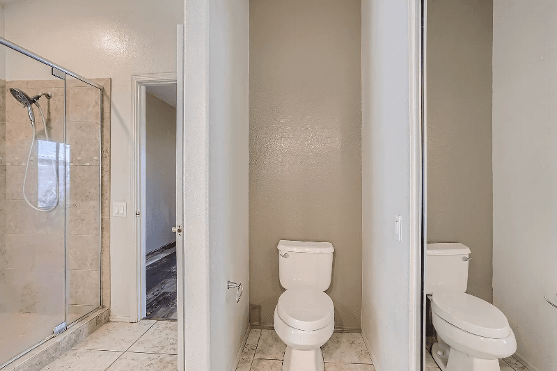 Tucson House: 136 S London Station