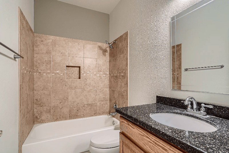Tucson House: 136 S London Station