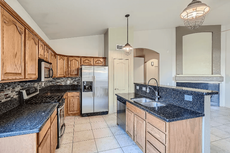 Tucson House: 136 S London Station
