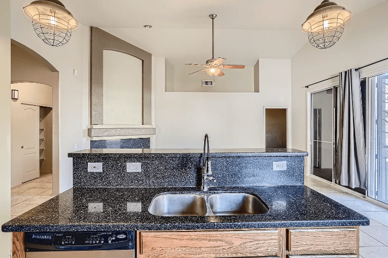 Tucson House: 136 S London Station