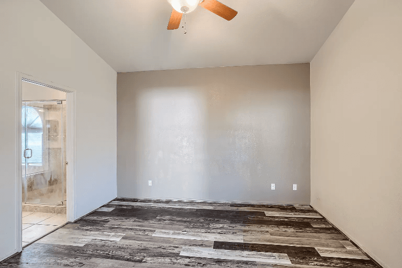 Tucson House: 136 S London Station