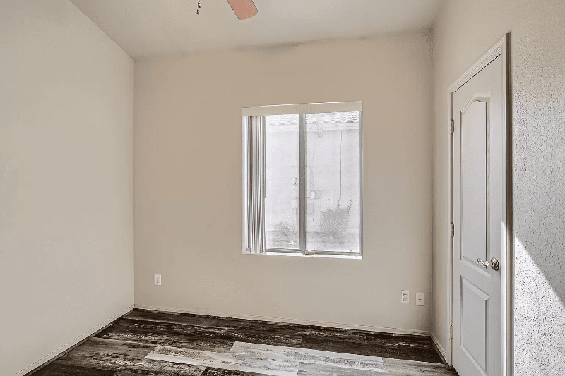 Tucson House: 136 S London Station