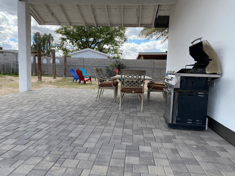 Avondale House: 1401 S 112th Dr