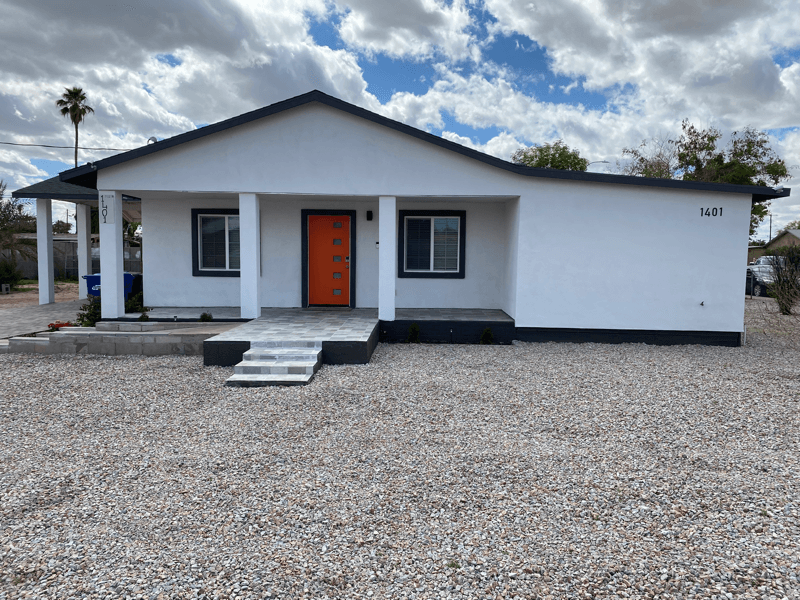 Avondale House: 1401 S 112th Dr
