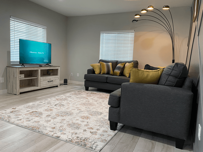 Avondale House: 1401 S 112th Dr