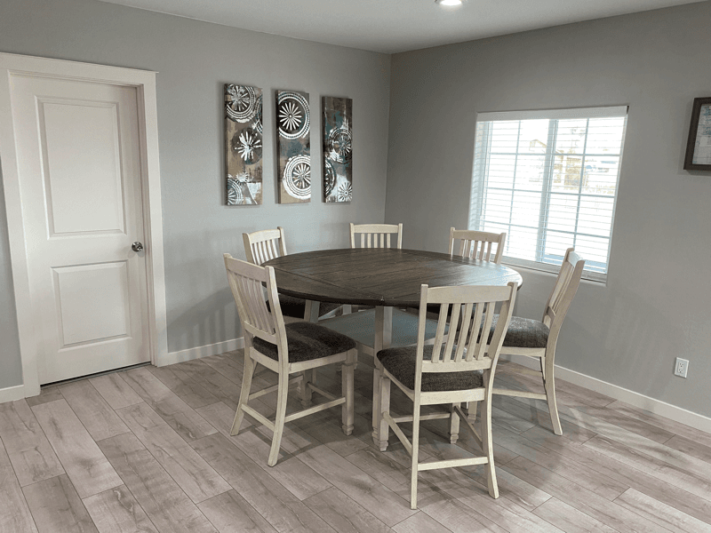 Avondale House: 1401 S 112th Dr