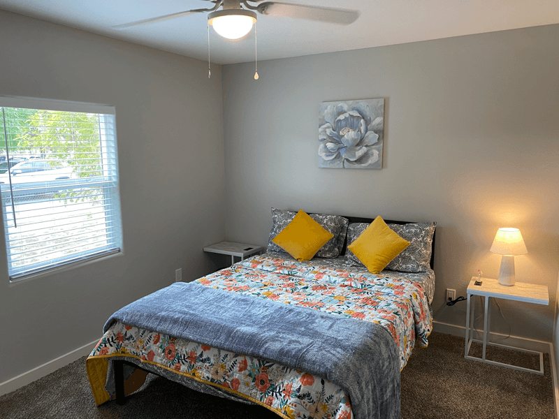 Avondale House: 1401 S 112th Dr